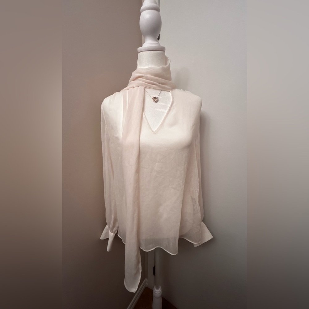 🌹5 for $50🌹 Tie Neck Cream Blouse